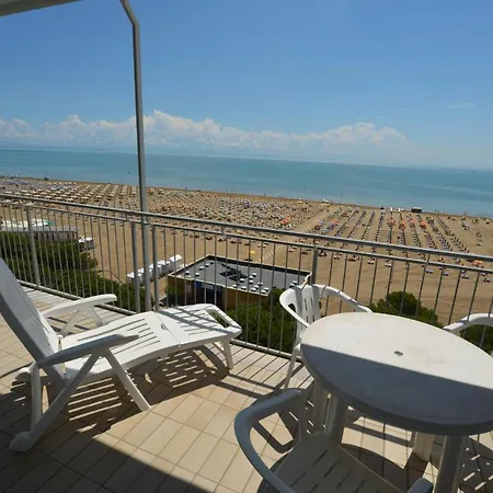 Sea Front ליגננו סביאדורו